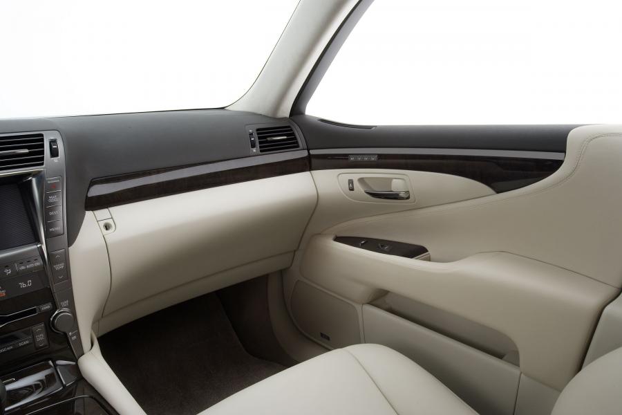  Lexus LS460 2006 года  (фото 85 из 200)
